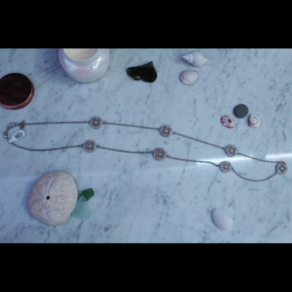 Brand New Costume-Jewelry Silver Necklace.